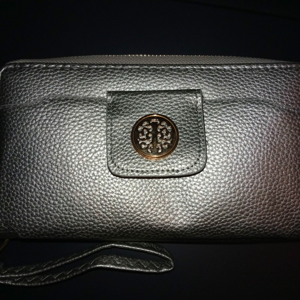 Wristlet wallet